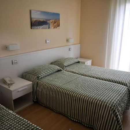 Hotel Lugano Риччоне Номер фото