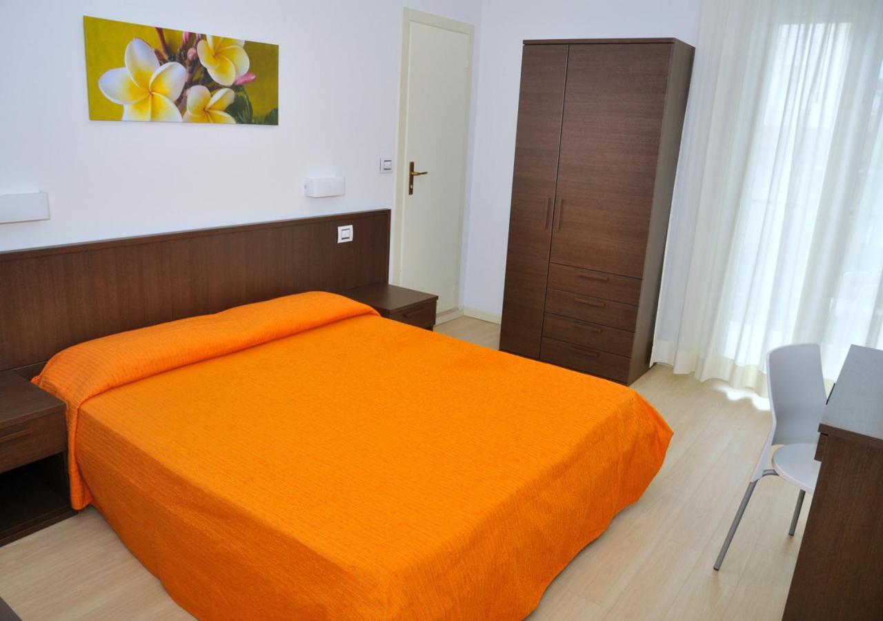 Hotel Lugano Риччоне Экстерьер фото
