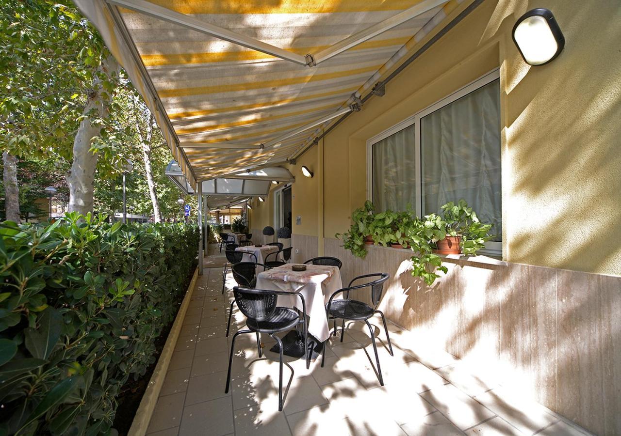 Hotel Lugano Риччоне Экстерьер фото