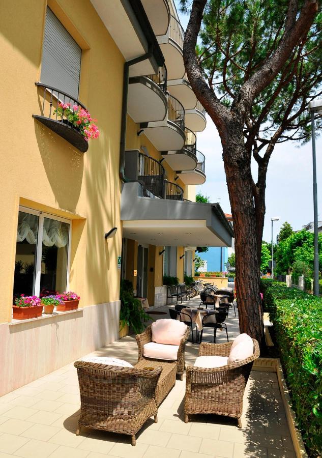 Hotel Lugano Риччоне Экстерьер фото